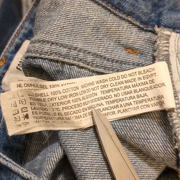 Forever 21 distressed denim jeans size 27 skinny/ straight leg - Picture 7 of 8